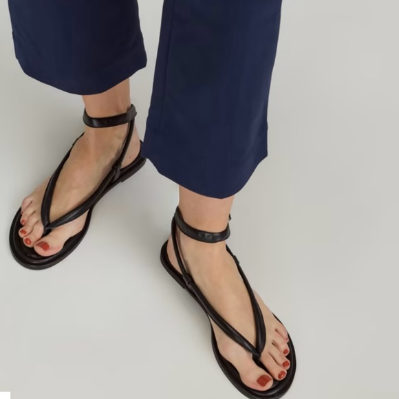 Everlane Shoes - NEW Everlane Black Leather Endless Summer Ankle Strap Sandal in Size 7